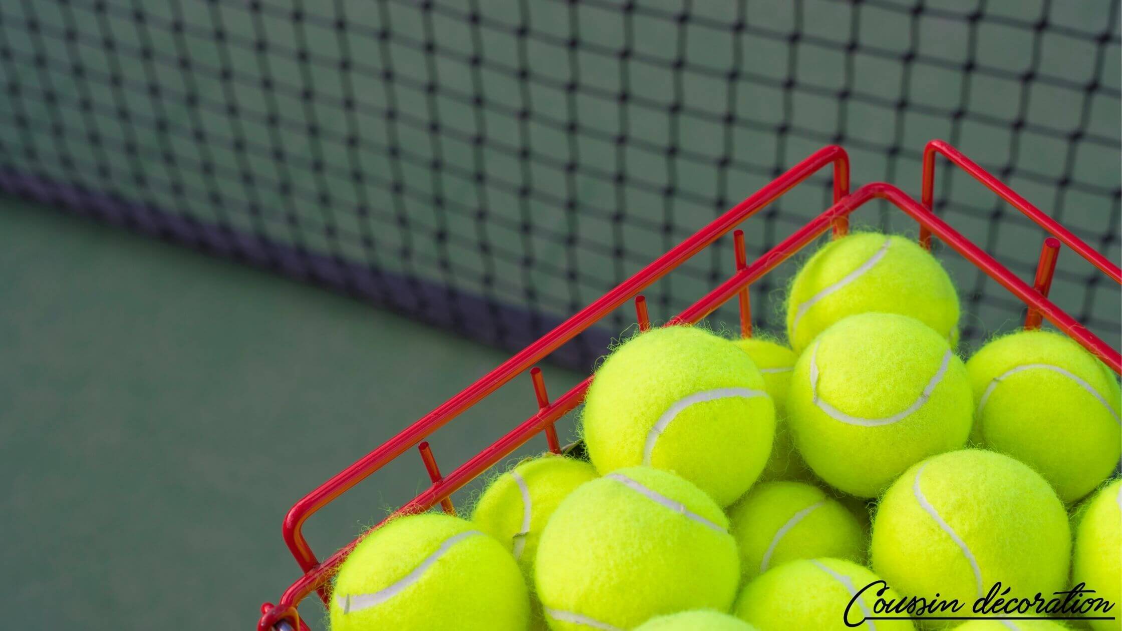 Des balles de tennis pour rendre les oreillers plus fermes