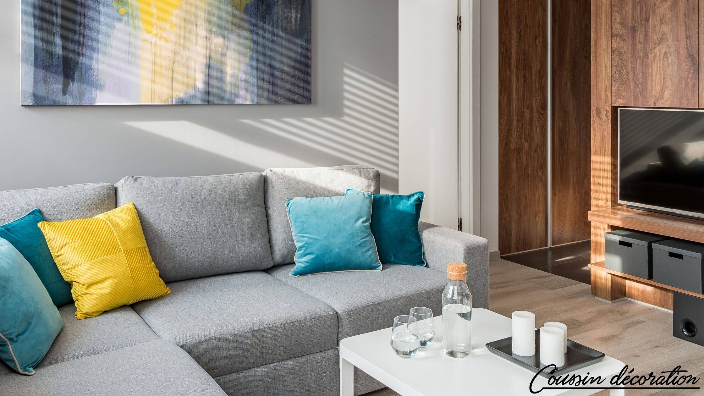 Comment réussir la décoration d'un canapé gris ?