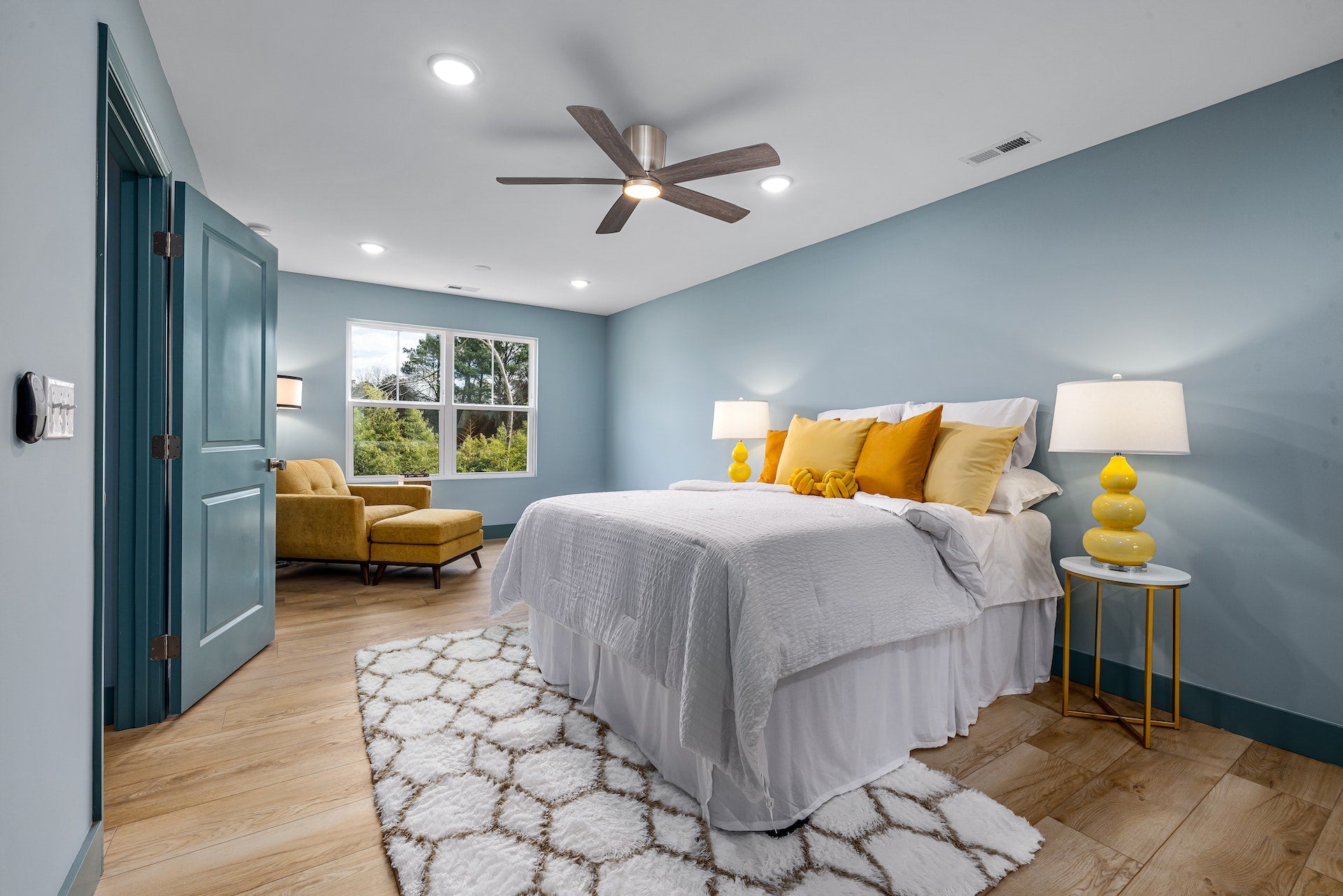 Comment bien décorer sa chambre ? 5 astuces simples | Coussin de Décoration