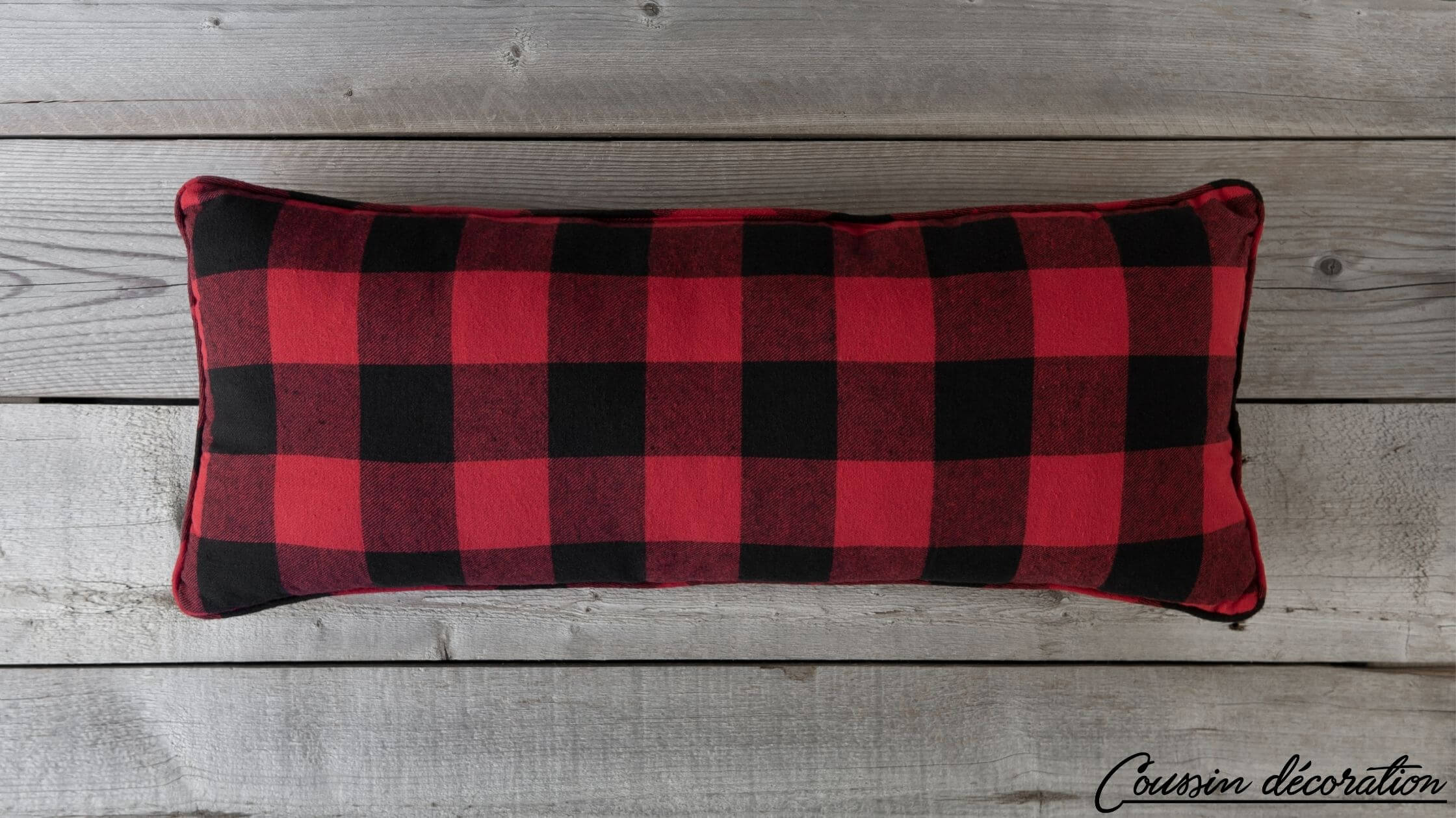 La couleur rouge et noire pour le sofa