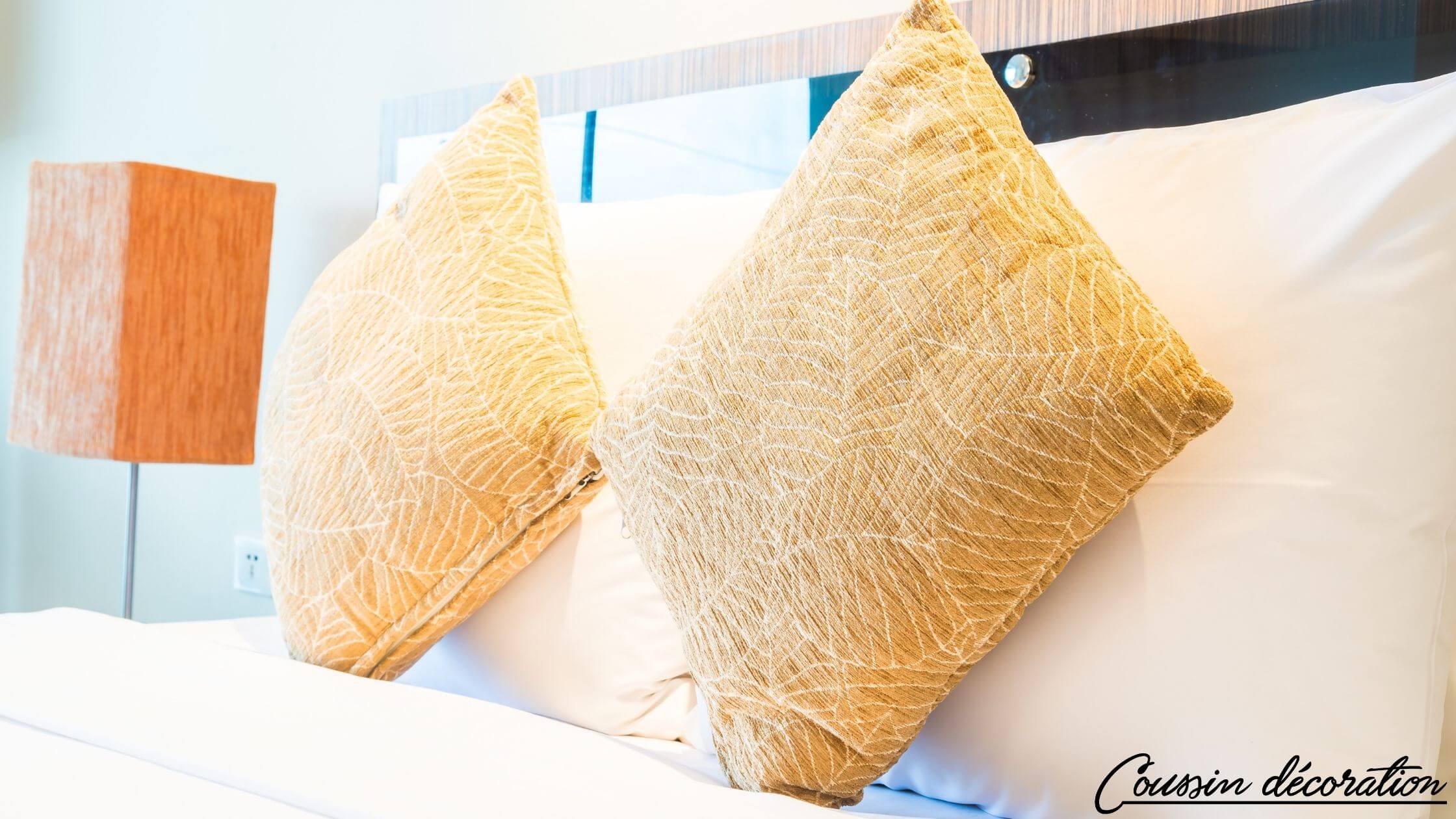 Maintenir les coussins debout sur la tête de lit
