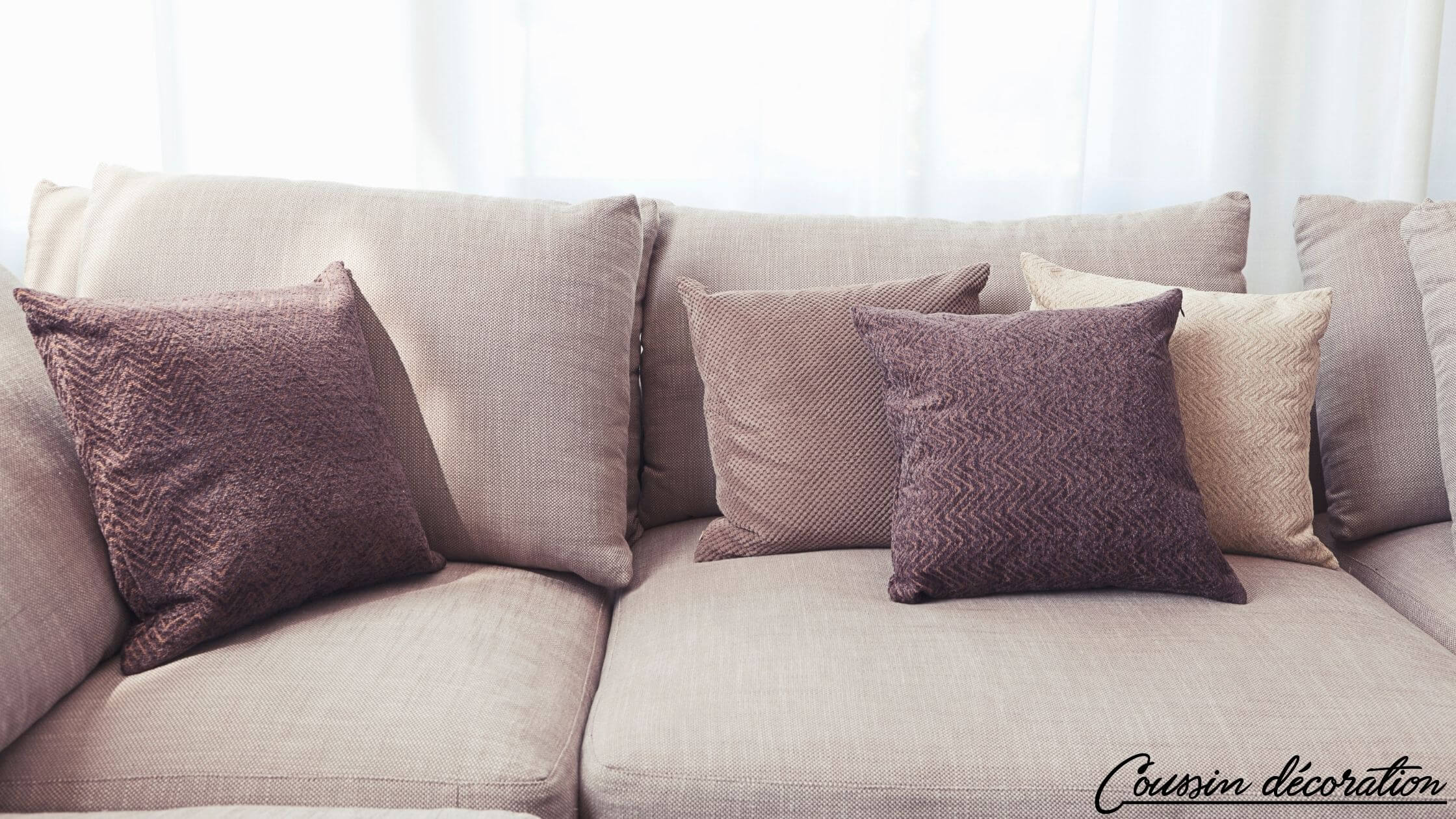 Décoration adaptée au style du canapé