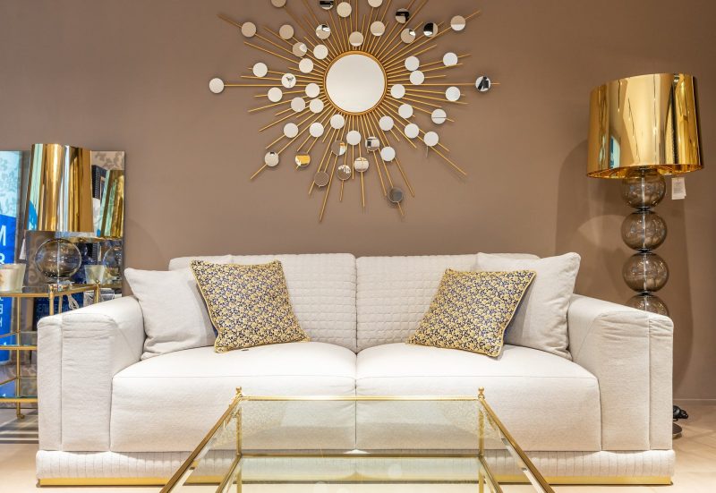 Quels coussins choisir pour décorer un canapé blanc
